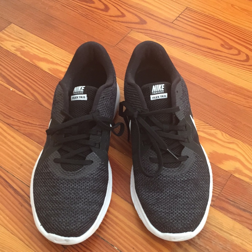 Nike flex TR 8 training shoes size 11
